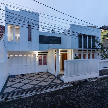 Spacious, White-Villa Belgareti @Kiara Condong Bandung Extérieur photo